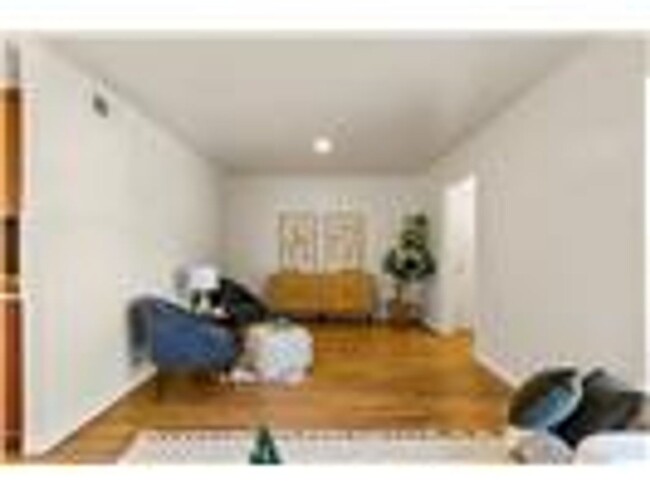 Building Photo - Beautifully Renovated 3-Bed, 2-Bath Home i...