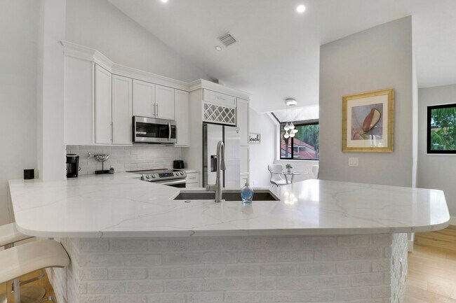 Building Photo - 104 Sea Oats Dr