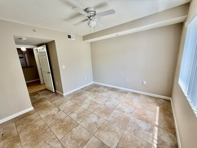 Building Photo - 181 SW Palm Dr