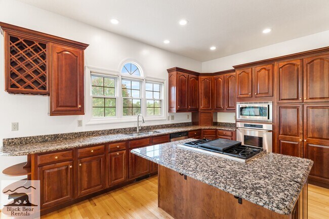 Building Photo - South AVL - Grand Residence in The Cotswol...