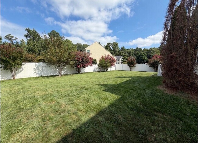 Building Photo - 13319 Castlewellan Dr
