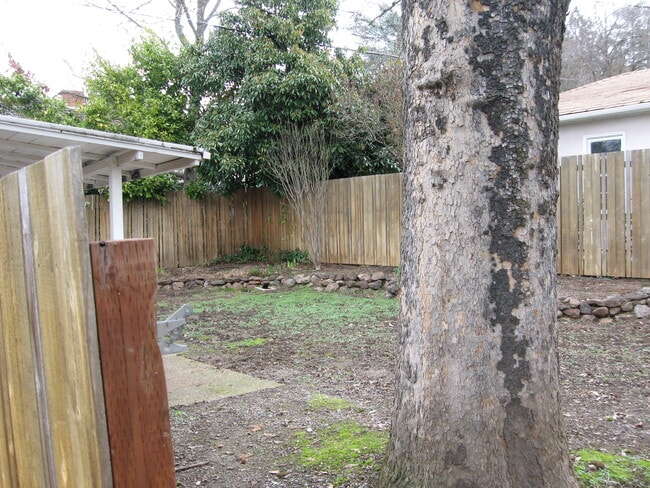 Building Photo - 1429 E Main St