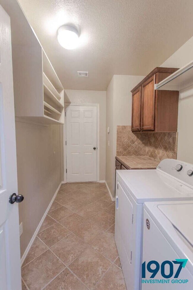 Building Photo - Stunning 3-Bedroom Home in OKC with Modern...