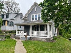 Building Photo - 1054 Desoto St