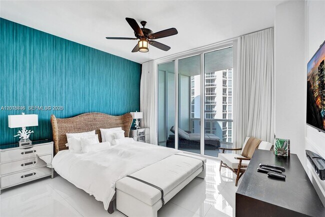 Building Photo - 15811 Collins Ave