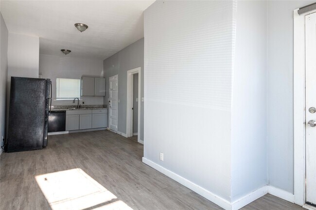 Building Photo - 1508 J H Clouser St