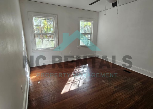 Building Photo - 1006 Panola St