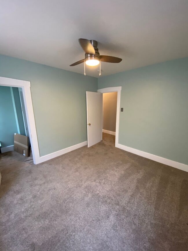 Building Photo - Beautiful Three Bedroom Townhouse in Northwest Lancaster City!