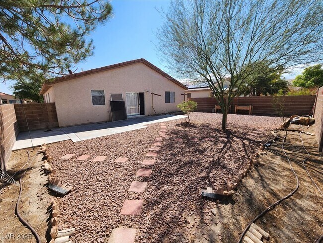 Building Photo - 5012 River Splash Ave