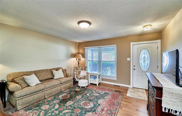 Building Photo - 708 Whitewillow Ln