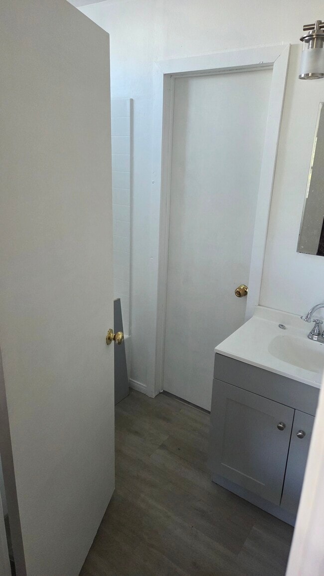 Building Photo - 310 W 10th St