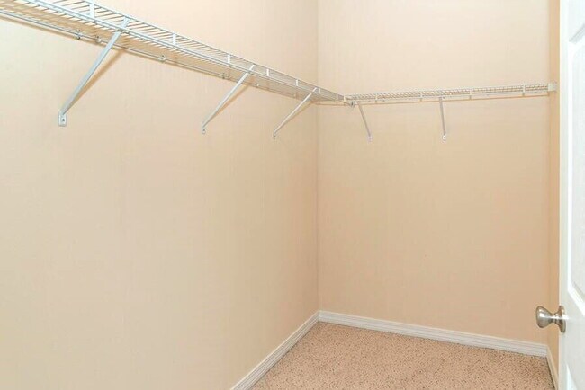 Building Photo - "Spacious 3-Bedroom Townhouse with 2.5 Baths in Prime Fort Walton Beach Location!"