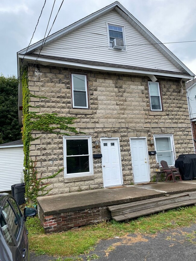 Building Photo - 132-134 Morse
