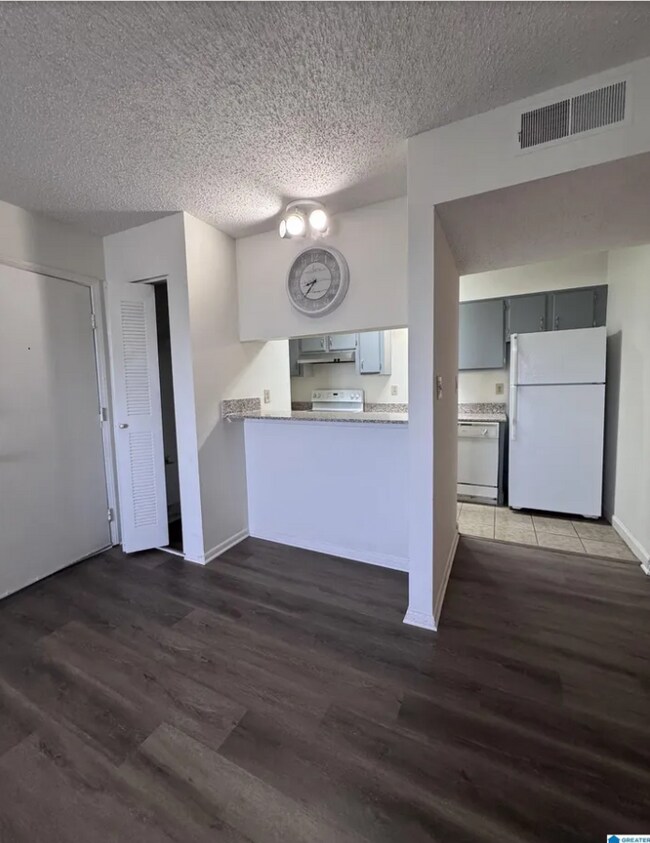 Building Photo - 422 Skyview Dr