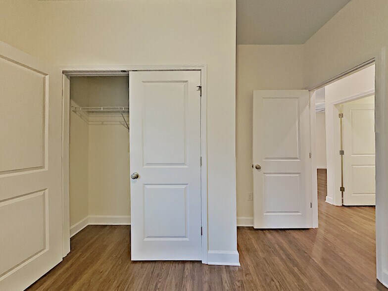 Building Photo - 921 Walden Pond Dr
