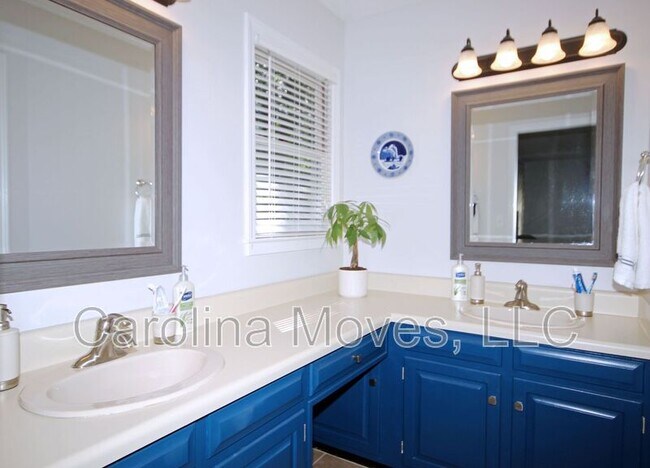 Building Photo - 6 Briton Ct