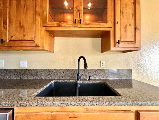 Building Photo - 2bd/2ba Kirkland Condo