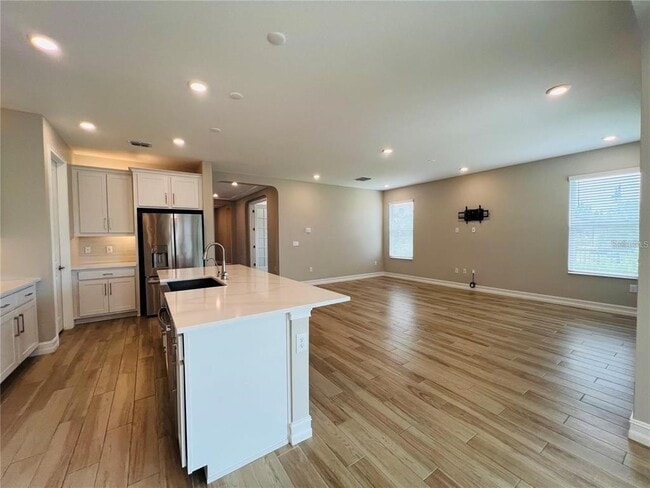 Building Photo - 4567 Tivoli Dr