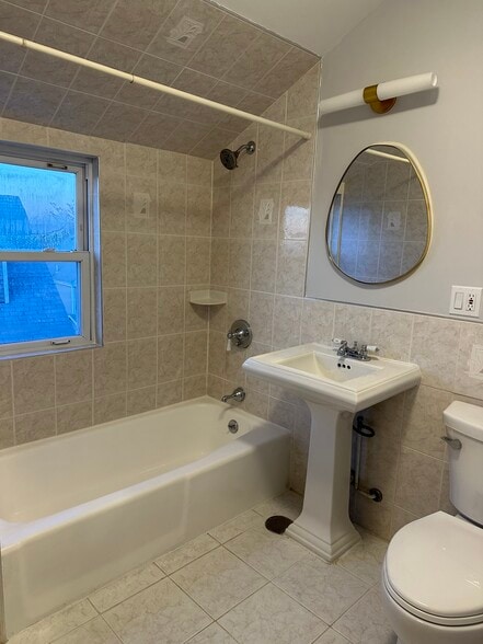 Building Photo - 42 William St