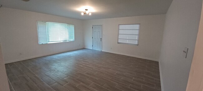 Building Photo - 9124 8th Ave