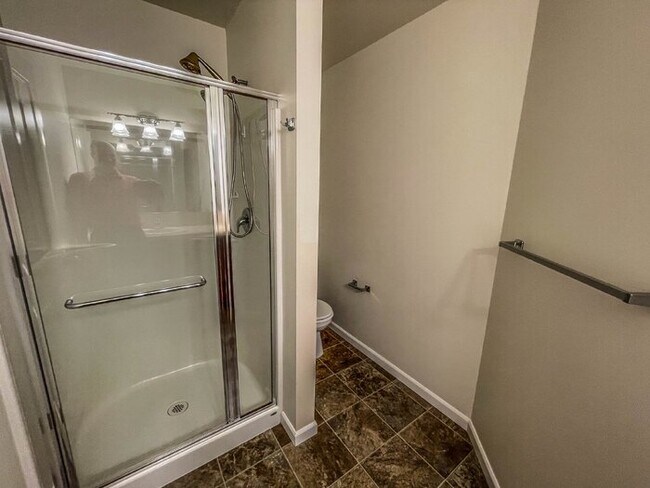 Building Photo - 3 Bed 2.5 Bath 2 Car Garage 1493sf Low maintenance yards. Prime Location.