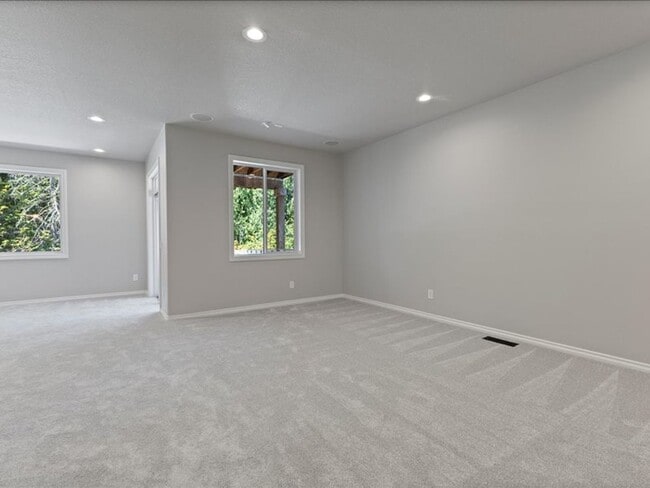 Building Photo - Newly Renovated Beaverton Home with Natura...