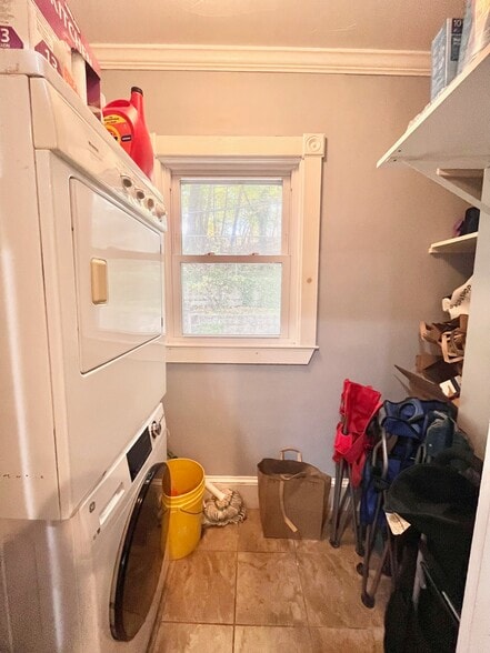 Building Photo - 16 Sachem St