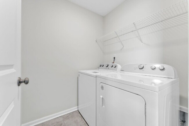 Building Photo - Elegant 3BR/2.5BA Home with Loft & 2-Car Garage in Persimmon Hill $2,100/mo rent