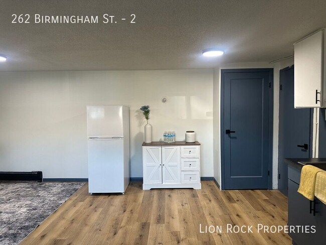 Building Photo - 262 Birmingham St
