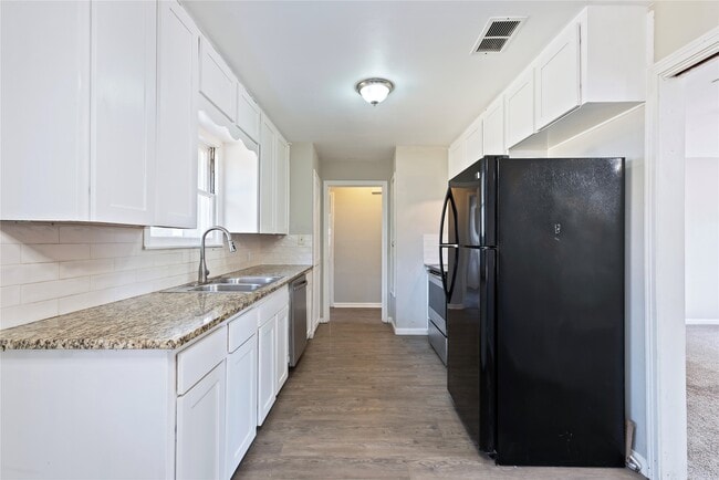 Building Photo - 322 24th Ave N