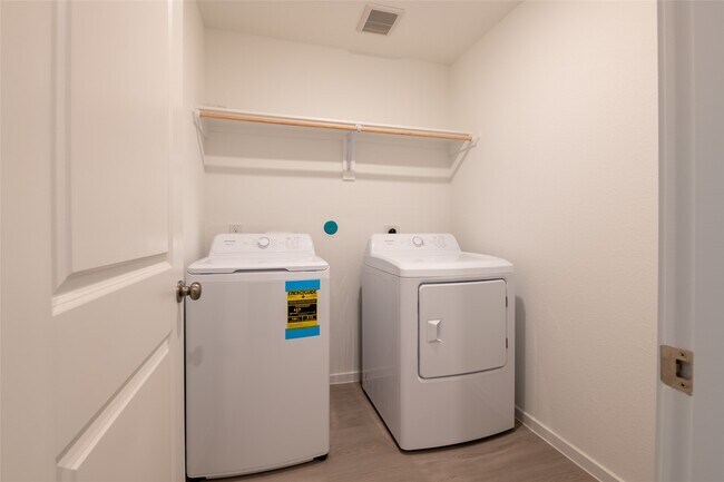 Building Photo - 6435 Begonia Trellis Dr