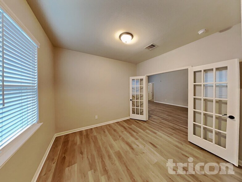 Building Photo - 8888 Oval Glass St