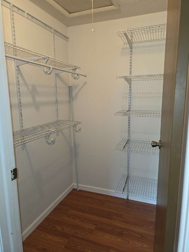 Building Photo - Beautiful Three Bedroom Townhome in Hunting Ridge Community