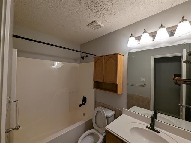 Building Photo - 4929 Dougal Ave