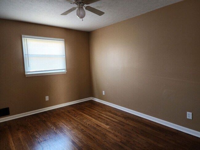 Building Photo - 4306 Shady Villa Dr