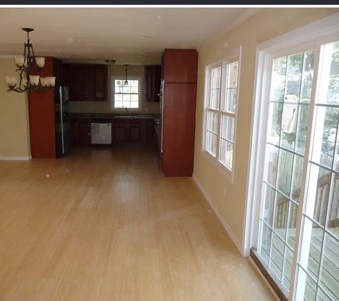 Building Photo - 16 Calef St