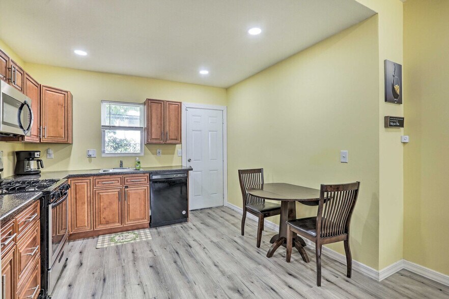 Building Photo - 1621 St. Paul St