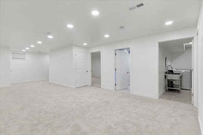 Building Photo - Charming 5BR  3BA w/ Attached Garage in Centennial! Owner is offering 50% off one month's rent!