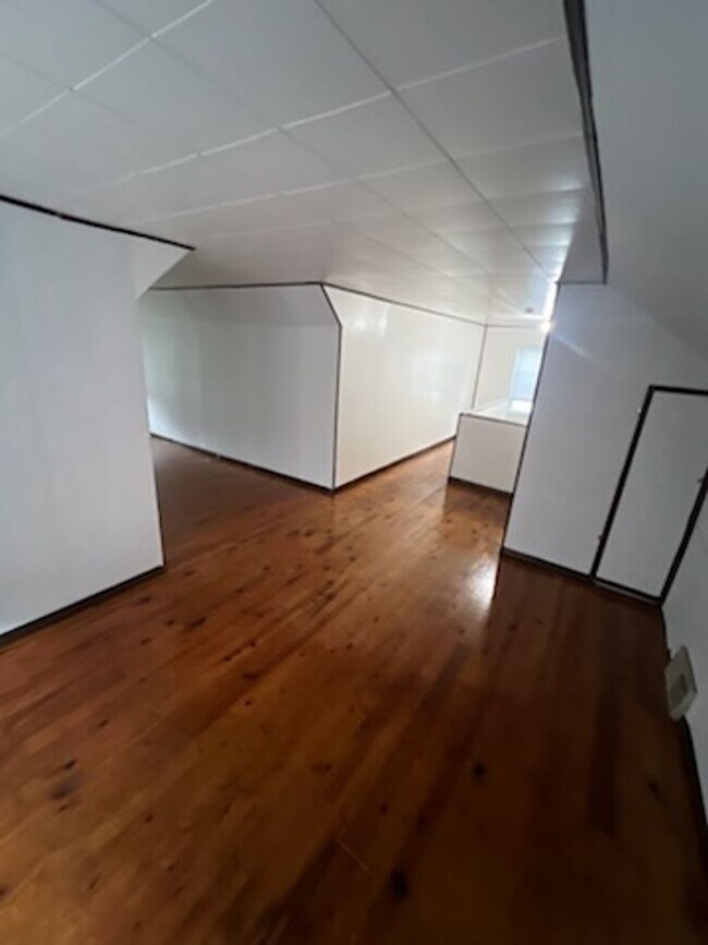 Building Photo - Spacious 3-Bedroom, 2-Bath Bungalow with G...