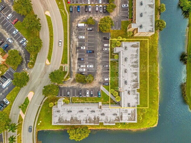 Building Photo - 8515 Sunrise Lakes Blvd