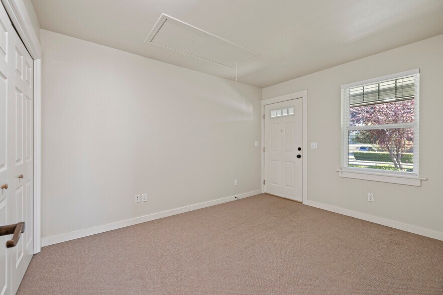 Building Photo - 306 S Main St