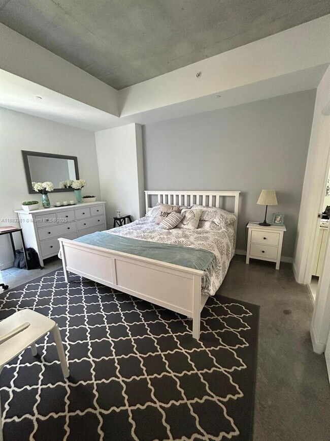 Building Photo - 151 SE 1st St