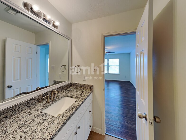 Building Photo - 8339 Loetsch Ridge Way