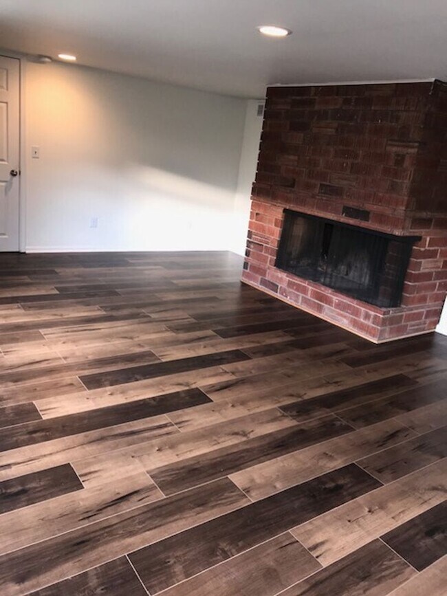 Building Photo - Pre-leasing-Beautiful Bryant Large Remodel...