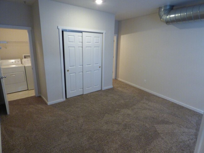 Building Photo - $0 DEPOSIT OPTION. 2 BED 2.5 BATH CONDO AT...