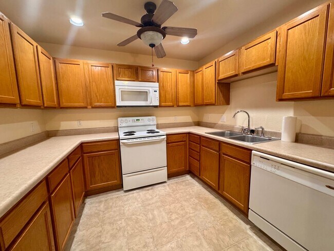 Building Photo - 22585 Hollow Oak Ln