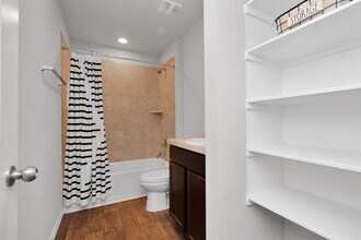 Building Photo - 21506 Hartford Hollow Ln