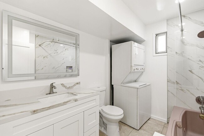 Building Photo - 12334 Moorpark St