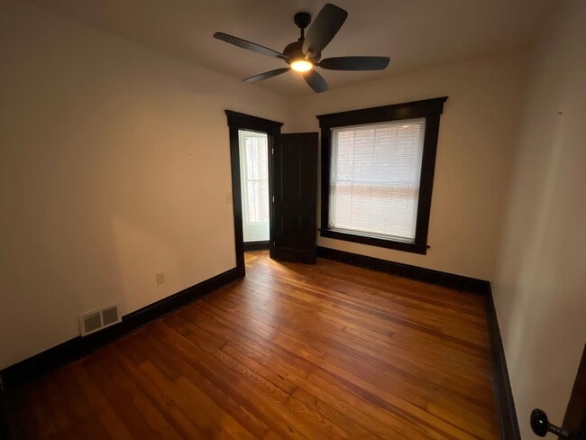 Building Photo - Spacious 3 bedroom duplex near Franklin Park