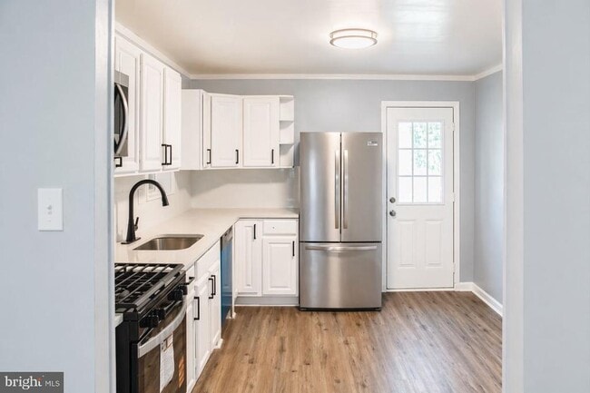 Building Photo - 2609 Lauretta Ave